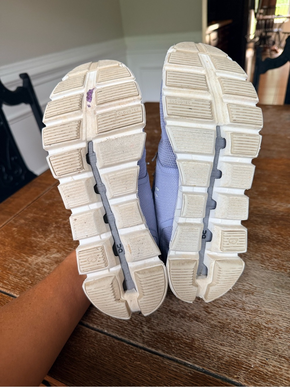 On Cloud Running Women's Sneakers - Picture 4 of 5